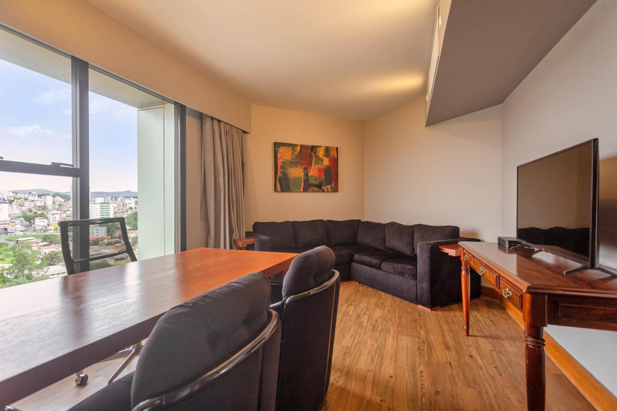 Ouro Minas Hotel Belo Horizonte, Dolce By Wyndham Exteriör bild A living room in a suite at the Hilton Athens