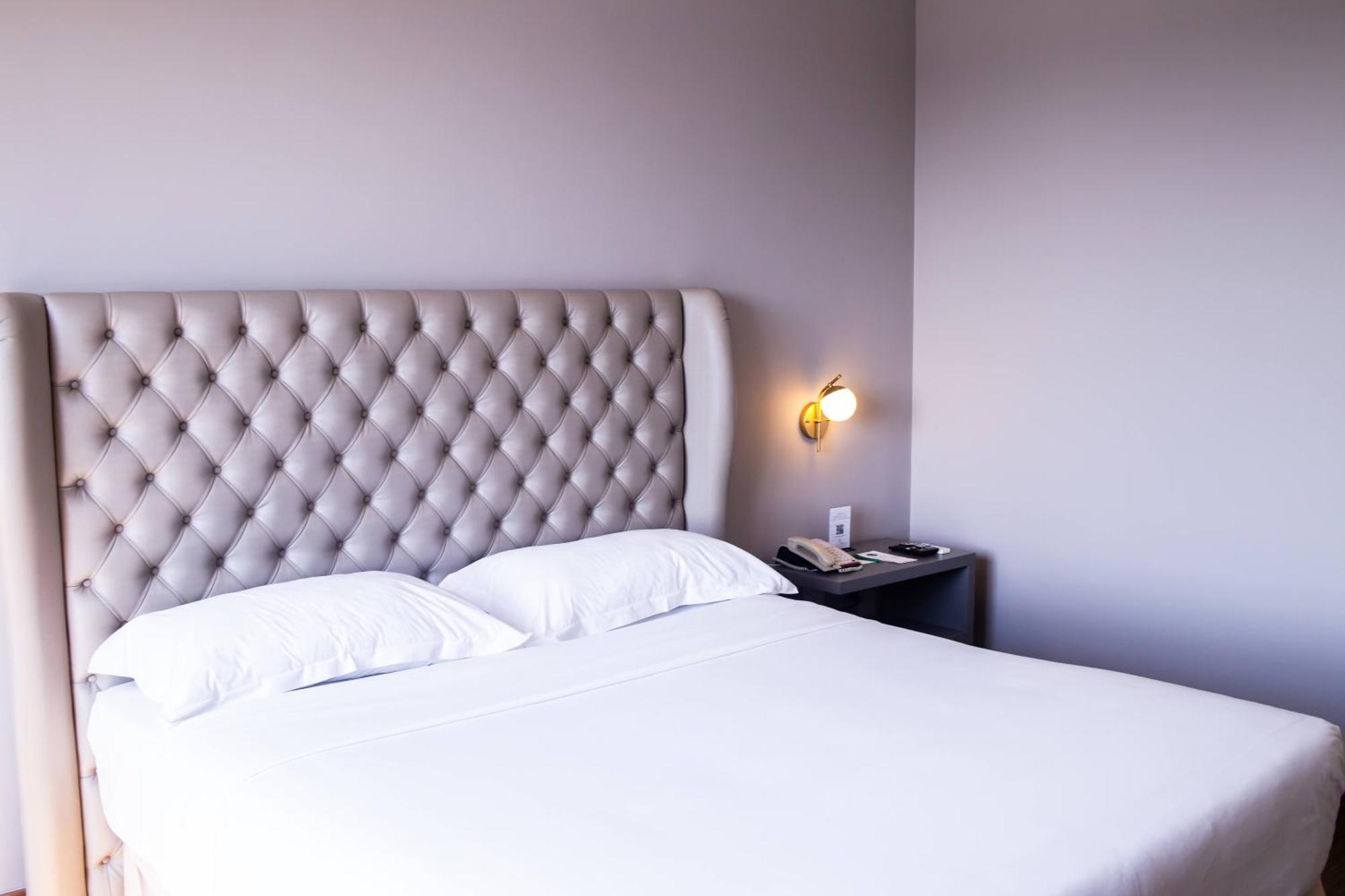 Ouro Minas Hotel Belo Horizonte, Dolce By Wyndham Exteriör bild A bedroom at the hotel