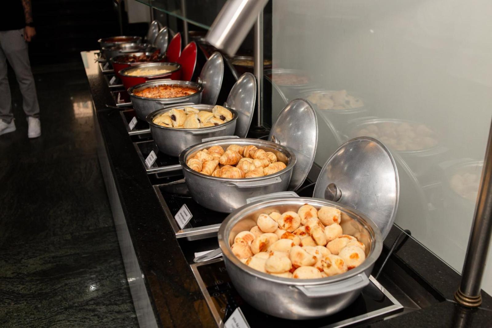 Ouro Minas Hotel Belo Horizonte, Dolce By Wyndham Exteriör bild A chafing dish